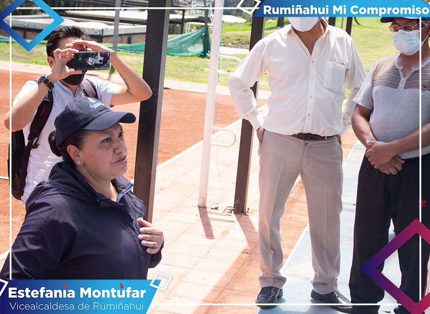EstefiMontufar's tweet photo. 🤝Gracias a la invitación de los vecinos de #ElBulevar de #SanPedro. Solicité que se realice una reunión con sus moradores, las autoridades municipales y la Policía Nacional del Ecuador, con el fin de buscar soluciones a problemáticas de inseguridad y falta de atención (1/2) https://t.co/XE8TtQT8g7