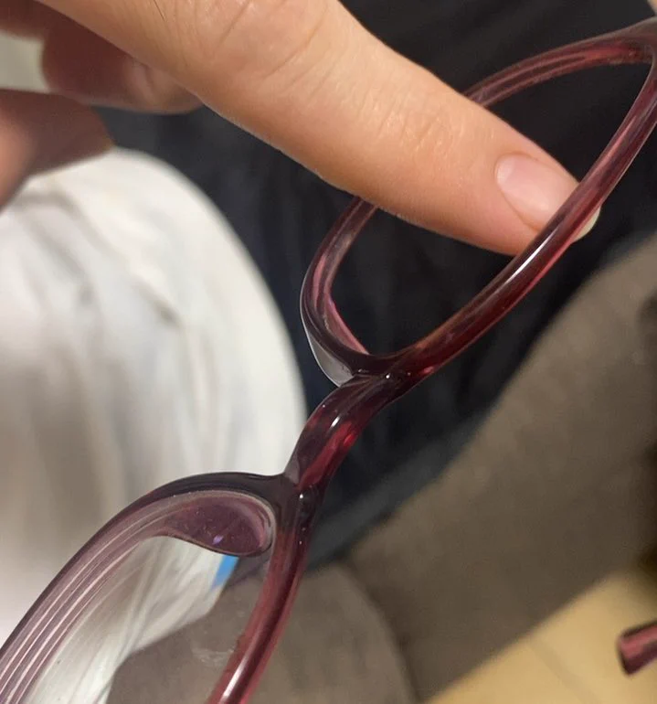 片目だけ視力が落ちた…と思ったらメガネのレンズが外れていた！！