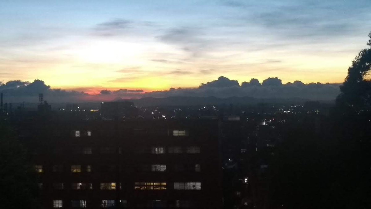 BabyAroha6's tweet photo. #ASTROCHALLENGE Día 26: Paisaje de mi ciudad que me recuerde a Astro, los bellos atardeceres de Bogotá, Colombia 😍💜
@ColombiaAstro https://t.co/C5qlxKS8e5