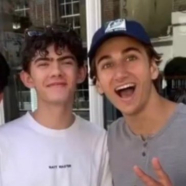 hourlybash's tweet image. 