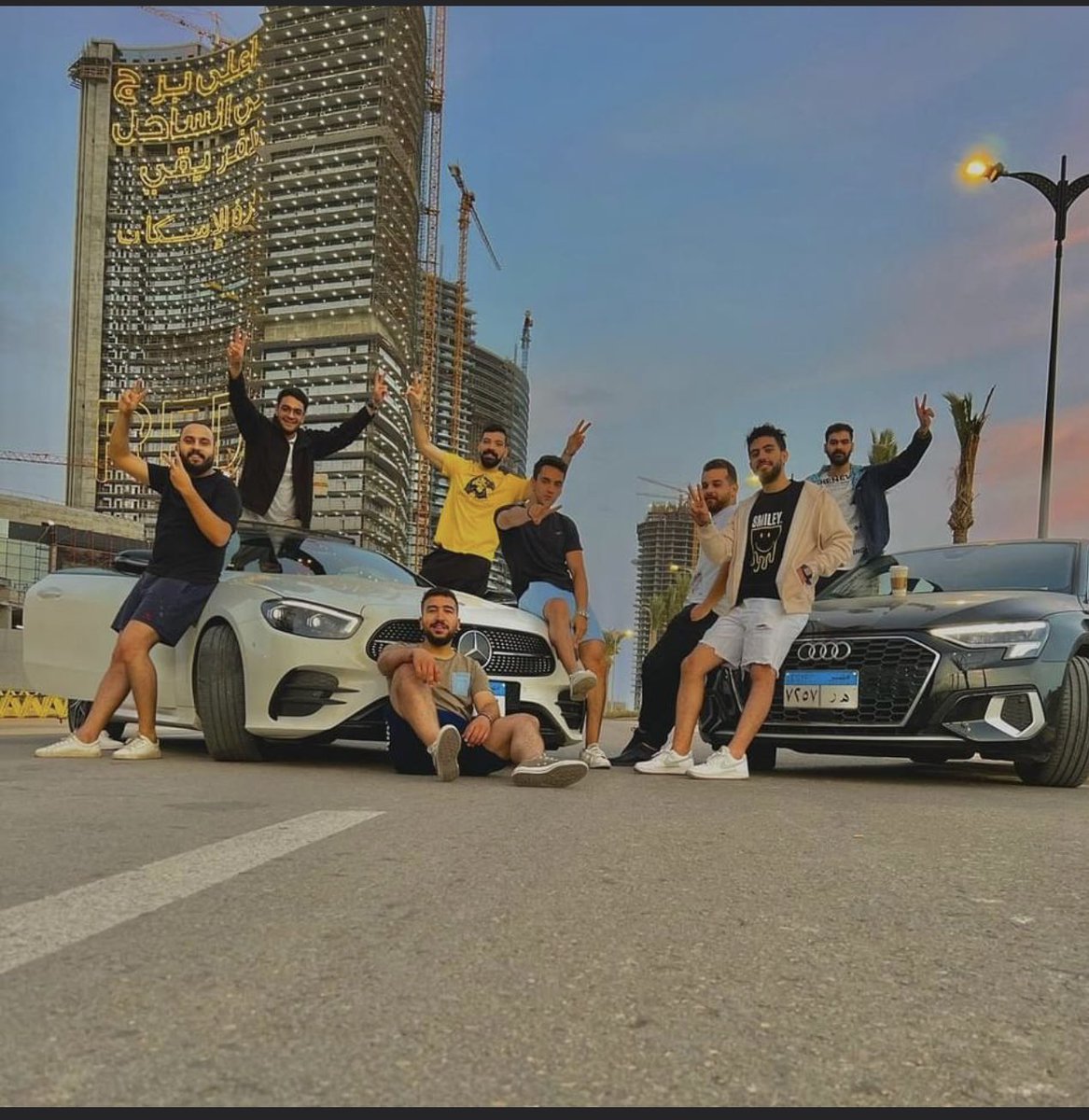 #العلمين_الجديدة 
ابني ف الصورة مع ابن عمه واصدقاءهم