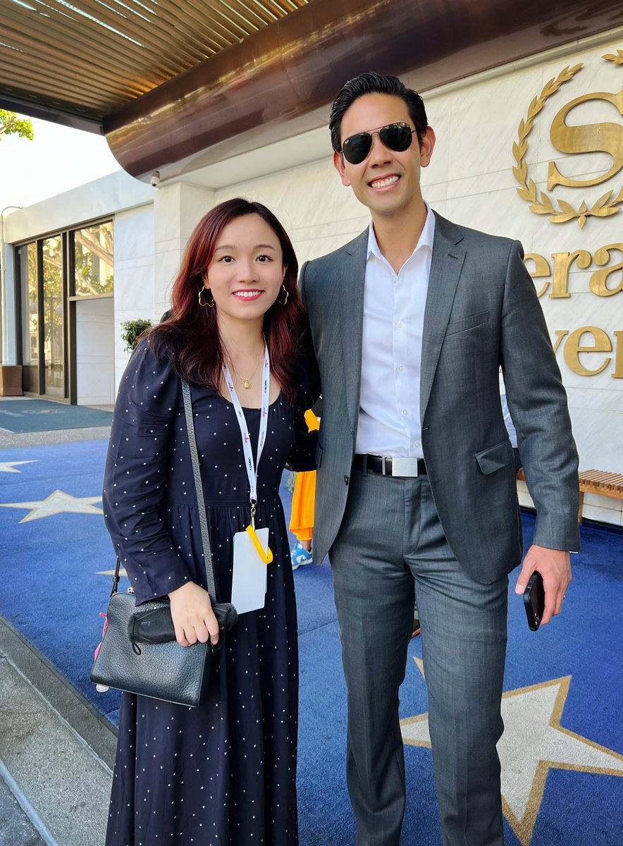 Washington State represent <a href="/ChrisJoseTV/">Chris Jose</a> 😎 WSU Murrow alums who didn’t get to meet when we were both in ATL but LA made it happen. #AAJA22 #AAJAFamily #WashingtonState