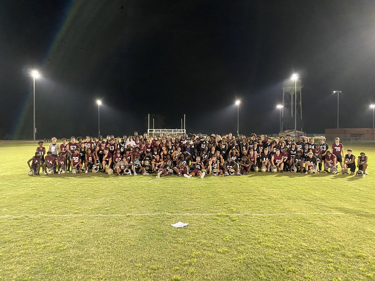 CoachFidler's tweet image. Our annual Midnight Madness practice is in the books! Great start to our 2022 camp. Also thank you to @dshelton66 for coming out and speaking to our players about #1team1cause. Can’t wait for Monday! #HUNT