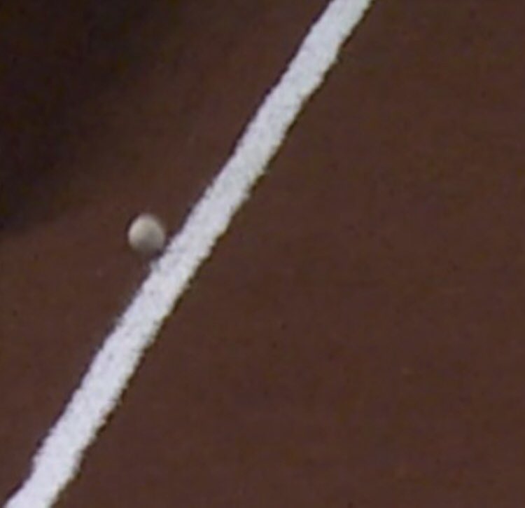 KingPelicanIBL's tweet photo. Did NY not have the view with a solid brown line? #SFgiants #BadUmps https://t.co/Flwh2RZu3n