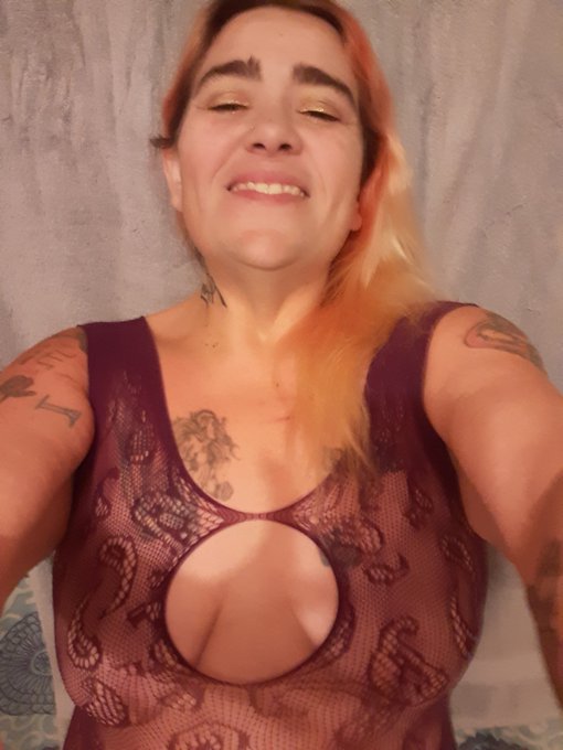 Roxanne’s pics and videos