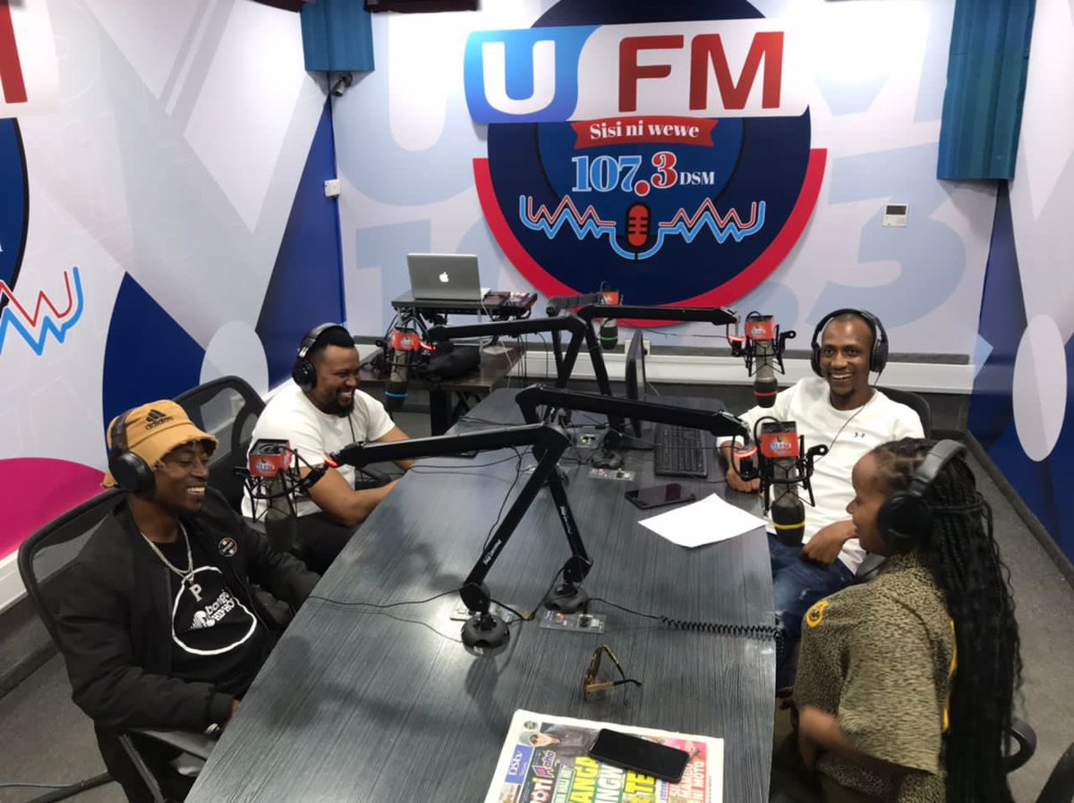 ufmradiotz's tweet photo. Jana kwenye #Mtaa107 tulikuwa na #PMawenge P MC, the punchline master na majina kibao.

Usikose kusikiliza kipindi hiki kuanzia Jumatatu hadi Ijumaa saa 8:00 mchana. https://t.co/EhC70tZYhc