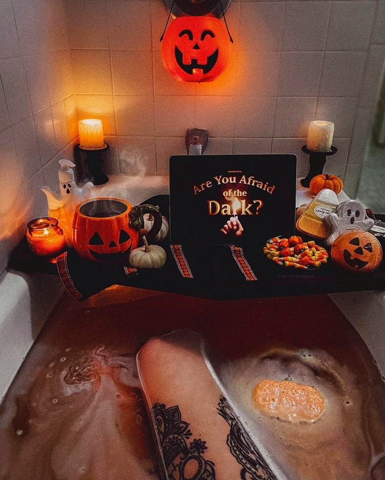 🕸️🎃 Halloween 🎃🕸️ (@octobersleavess) on Twitter photo 