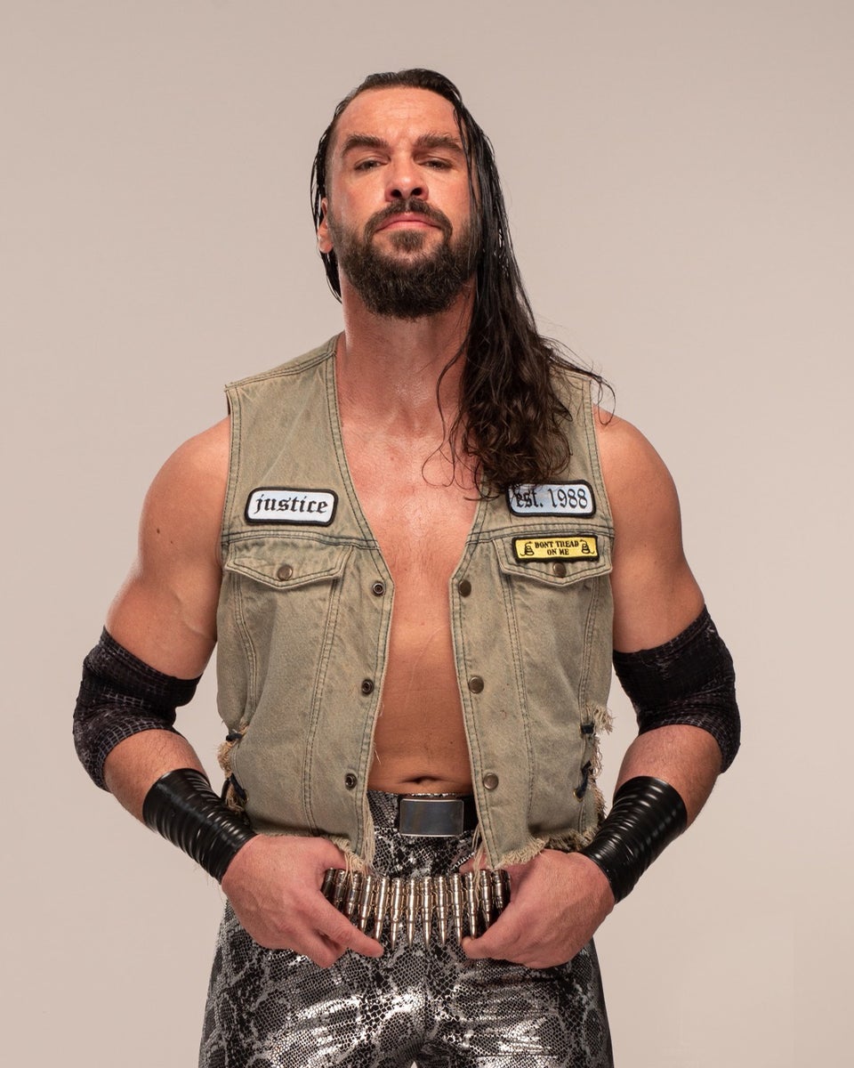 thatnastyleroy's tweet photo. You already know who I'm supporting & Repping my SGC Brothas Tonight #SGCPride #PEOPLEvsGCW https://t.co/lWDHtrg5KC