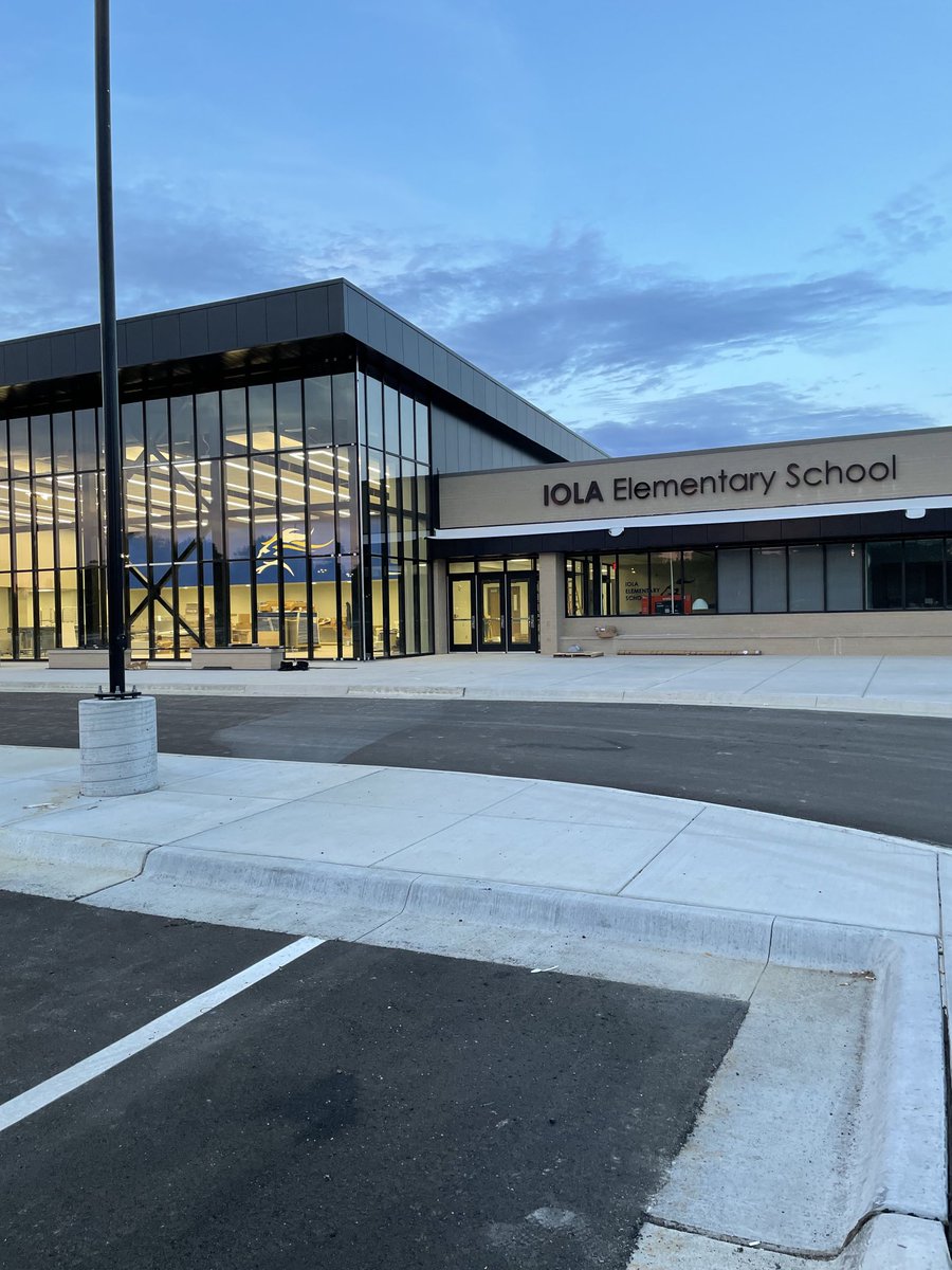 StaceyFager's tweet image. Iola Elementary School is set to open in August, bringing 3 former Elem schools into one. Designed by Allison Le of SJCF Architects &amp;amp; built by Coonrod &amp;amp; Assoc. What an amazing facility to serve the LaHarpe, Gas, &amp;amp; Iola communities!
