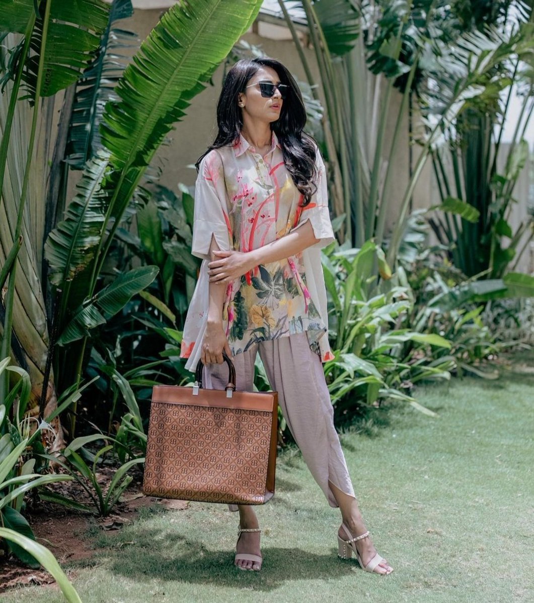 Good morning sunshine <a href="/IamEJF/">Erica J Fernandes</a> &amp; #ejfians.
Happy weekend 😊
#EricaFernandes