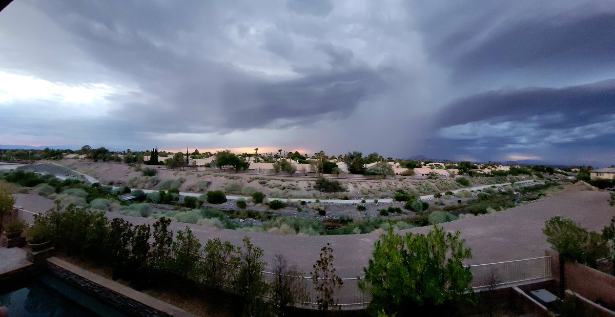 Storm's a brewin! #vegasweather