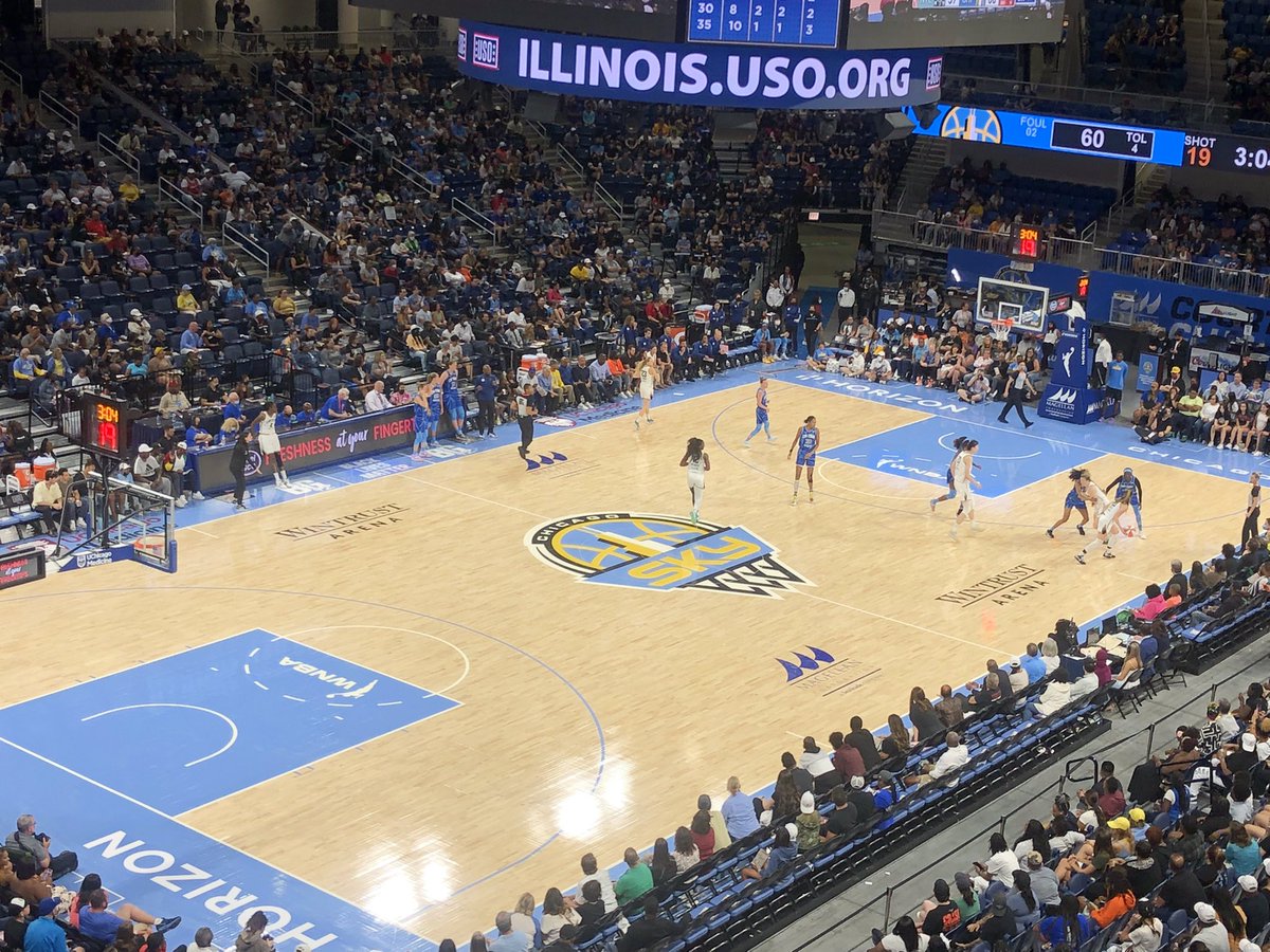 CCFoundationChi's tweet photo. “#Skytown State of Mind” 😌😉!! @chicagosky 💙🖤💛 https://t.co/DFq5EDm2Bl