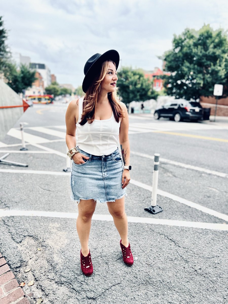 _sofiaspeaks's tweet photo. This is 44. Channeling my ancestors, confident in my light brown skin—there’s something so dangerous with a woman coming fully into herself. #birthdayweek #dcvibes #latina #activist #iamfound https://t.co/cru4ILTYI8