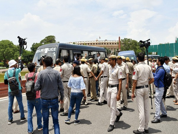 ani_digital's tweet photo. Delhi Police denies permission for PFI rally in Delhi

Read @ANI Story | https://t.co/1vi628VU5H

#DelhiPolice #PFI #VHP #PFIRally https://t.co/WZOJiqwjcS