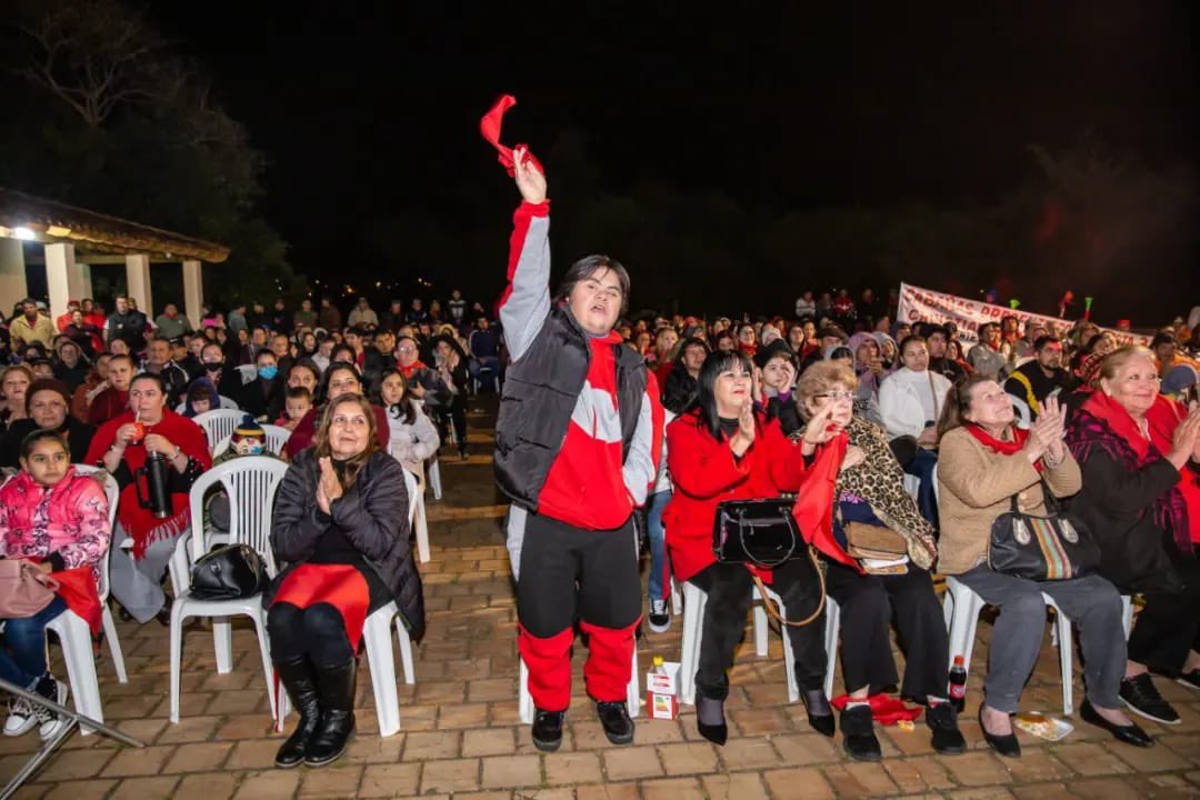 ANRxSIEMPRE's tweet photo. #Cordillera
El candidato a Gobernador de Cordillera Denis Lichi acompaña la Presentación del candidato a Presidente de la Seccional de Caacupé, Crhistian Bedoya y su equipo 🚩
#CordilleraParaVos
#HugoPresidente
#JuanmaVicepresidente
#MaritoPresidenteANR https://t.co/G3dq3NJTAv