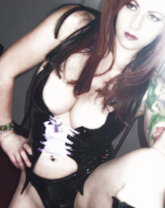 Mirror selfie from a convention in Mexico City, mid-late 2000s. https://t.co/iA85KRIQVq