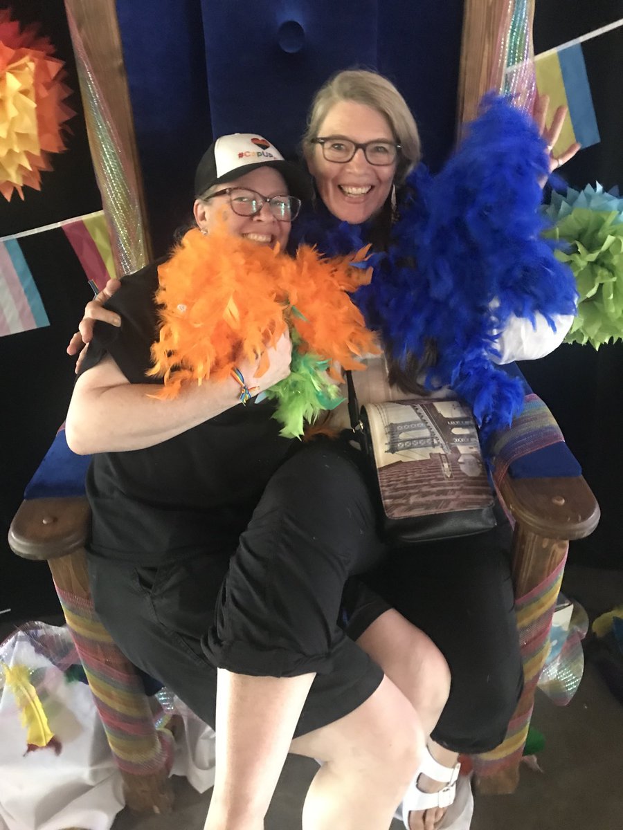 KatsKlein's tweet photo. #capilanou #pride #ilovecapu #capupride #friendsforever @miss_cove https://t.co/vWJ49STmWq