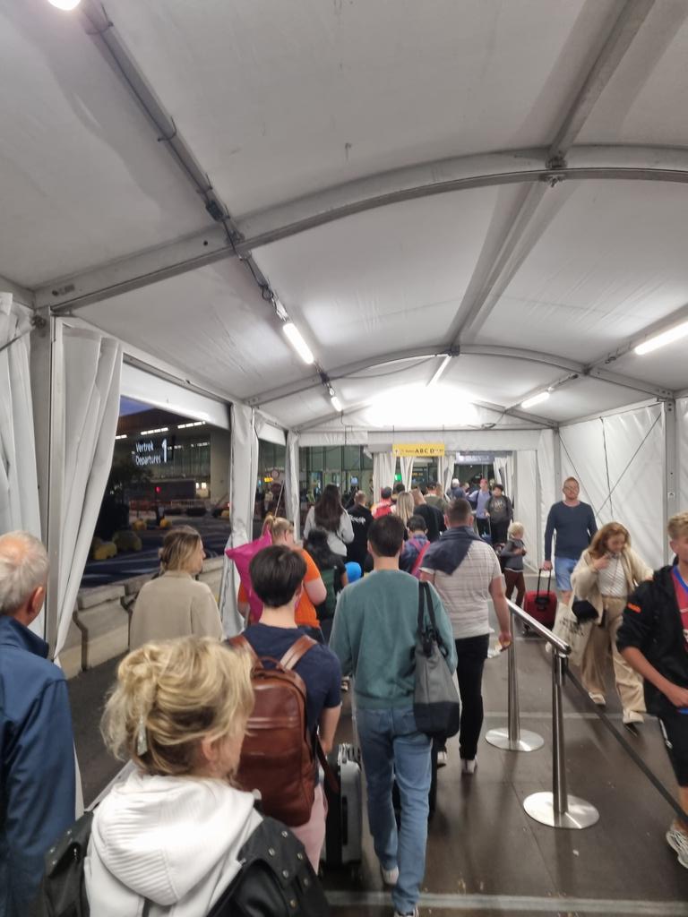 thecla6771's tweet photo. Airport @amsterdam schipol. Security line starts outside the airport. My journey continues. https://t.co/ipHBvxWisI