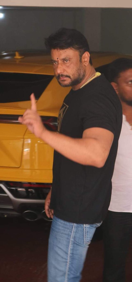 Thoogudeepa_TM's tweet photo. Boss mass look 😍 https://t.co/IFPLwPlD0R