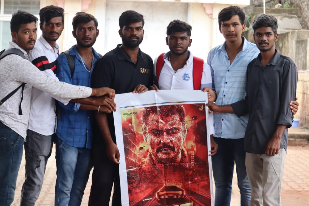 Darshanfans171's tweet photo. ಇದೊಂದು ಅದ್ಬುತ ಕ್ರೇಜ್... ಎಂದಿಗೂ ಸೃಷ್ಟಿಯಾಗದ ಎಂದಿಗೂ ಸೃಷ್ಟಿ ಆಗಿರದ ಮಹಾ ಕ್ರಾಂತಿ 🔥
#kranti #DBoss #ChallengingStarDarshan #monarch #Thoogudeepa https://t.co/w4KR40pJAF
