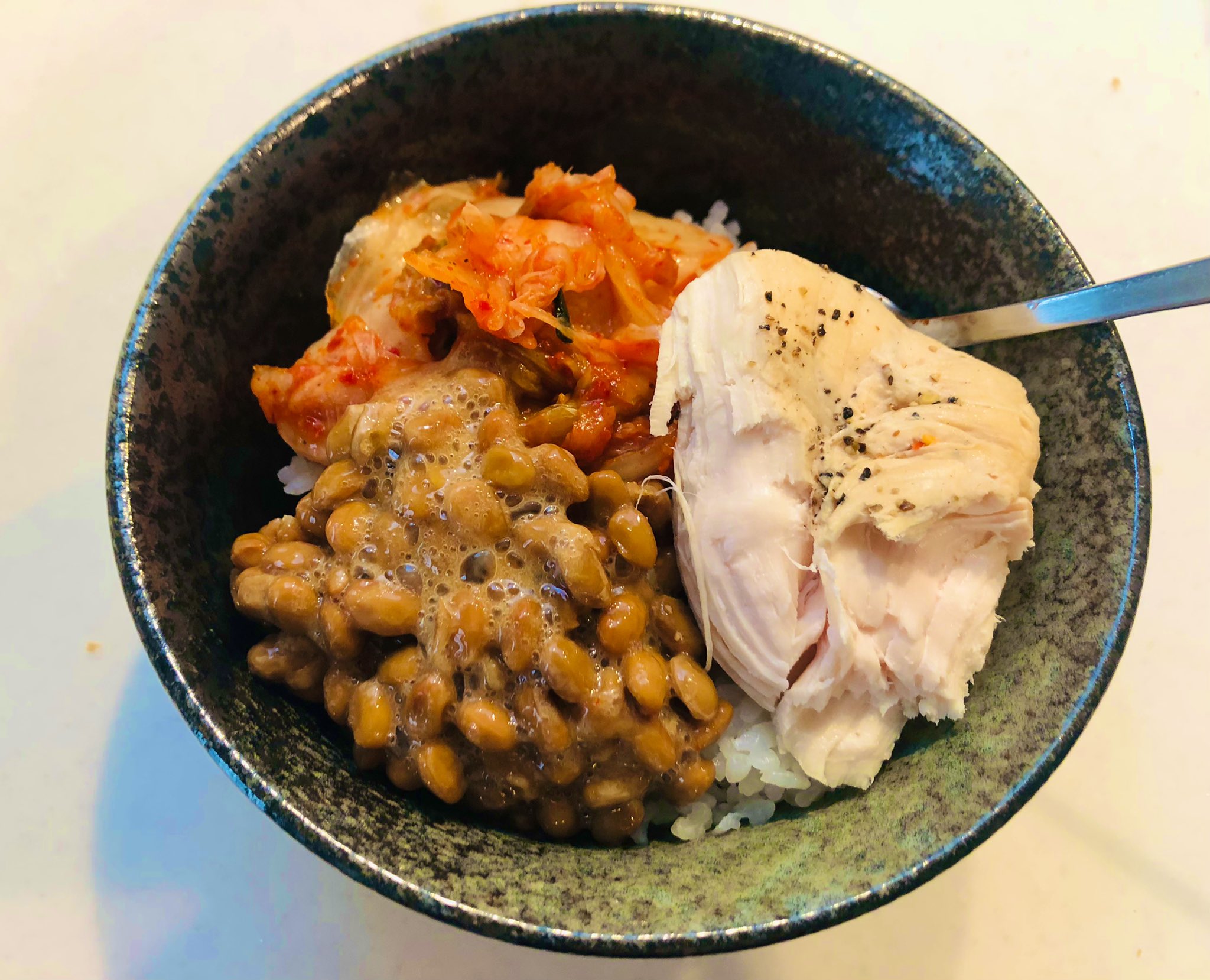 ムラマサ トレ後はキムチ納豆鶏胸肉の三色丼 これが超ウマいんだ T Co Tr2dhu8o2f Twitter