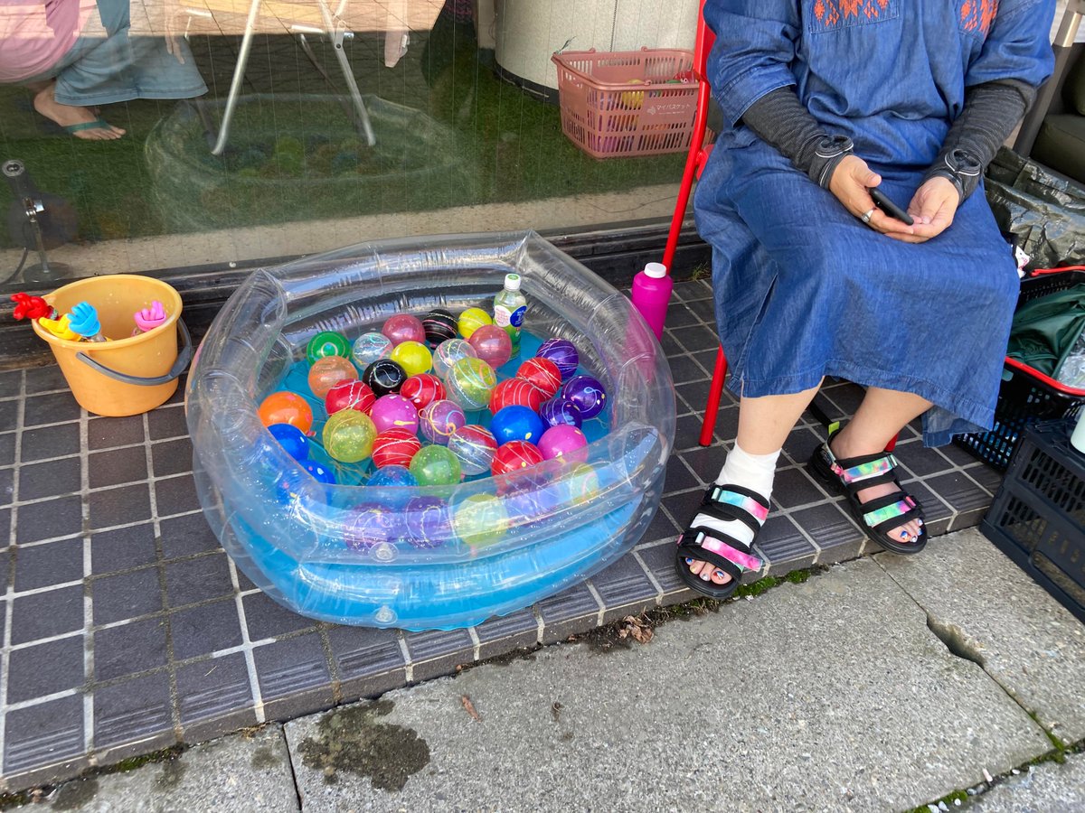 keiko_kdc's tweet image. ＃明正堂　さんのフロートや　#わかまつ　さんのかき氷、　#えんむすび　さんのおむすび、　＃３YES　さんの水風船　などなど！たくさん出店されています！