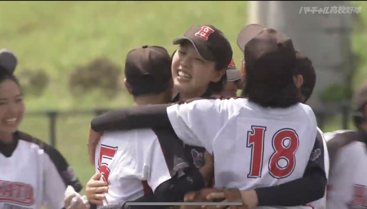 moochan8996's tweet photo. 叶うのであれば、投げれるようになってまた野球がしたーい⚾️
私の"上半身とメンタル"と誰か交換してください！！

それはさておき、
横浜隼人、決勝進出おめでとう⚾️✨
甲子園で暴れてきてね🔥

#横浜隼人　#女子硬式野球部
#夢の舞台　#甲子園
#拡がれ女子野球 https://t.co/fIB5nLdoIl