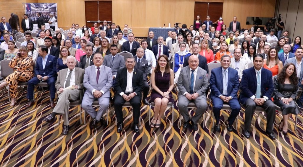 vmaino's tweet photo. El fundamento de un Gobierno Democrático es la Libertad de Expresión. Felicitaciones #KleberChica y a la nueva directiva de #AER elegidos por los próximos 2 años. Las TIC son parte de los medios de comunicación. Cuenten con el Gobierno Nacional para garantizar su desarrollo. https://t.co/XqKSpHQ8oB