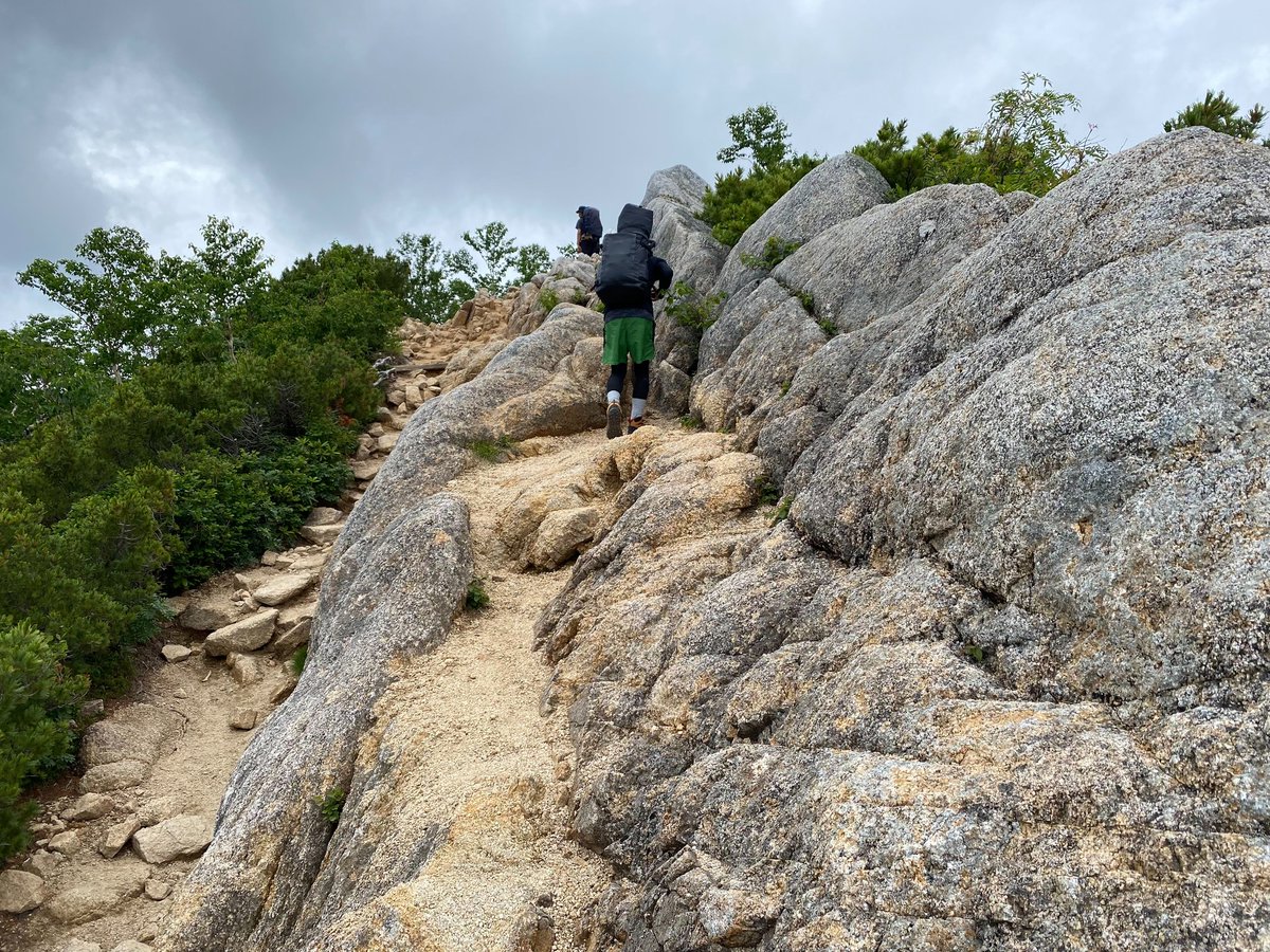 この前人生ではじめての登山１発目が
長野県北アルプスは燕岳でした
雷鳥さんも見れてほんと恵まれてた
天気もぎり耐えてた。
標高2700くらい。高い！！