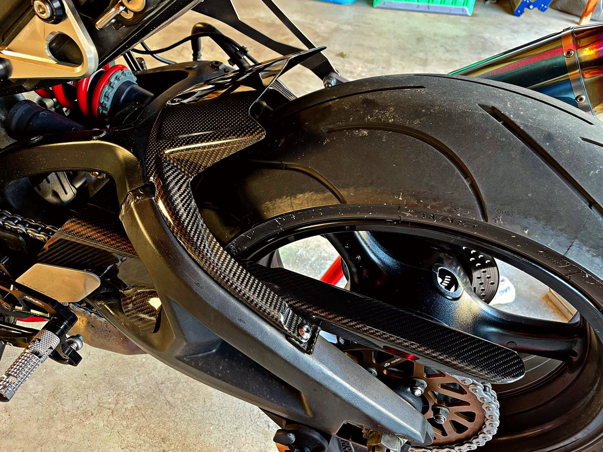 zx10r87256040's tweet photo. リアフェンダーカーボン化
沼から抜け出せんわ😇
#FULLSIX
#MOTOSALON https://t.co/82u0SI6IRW
