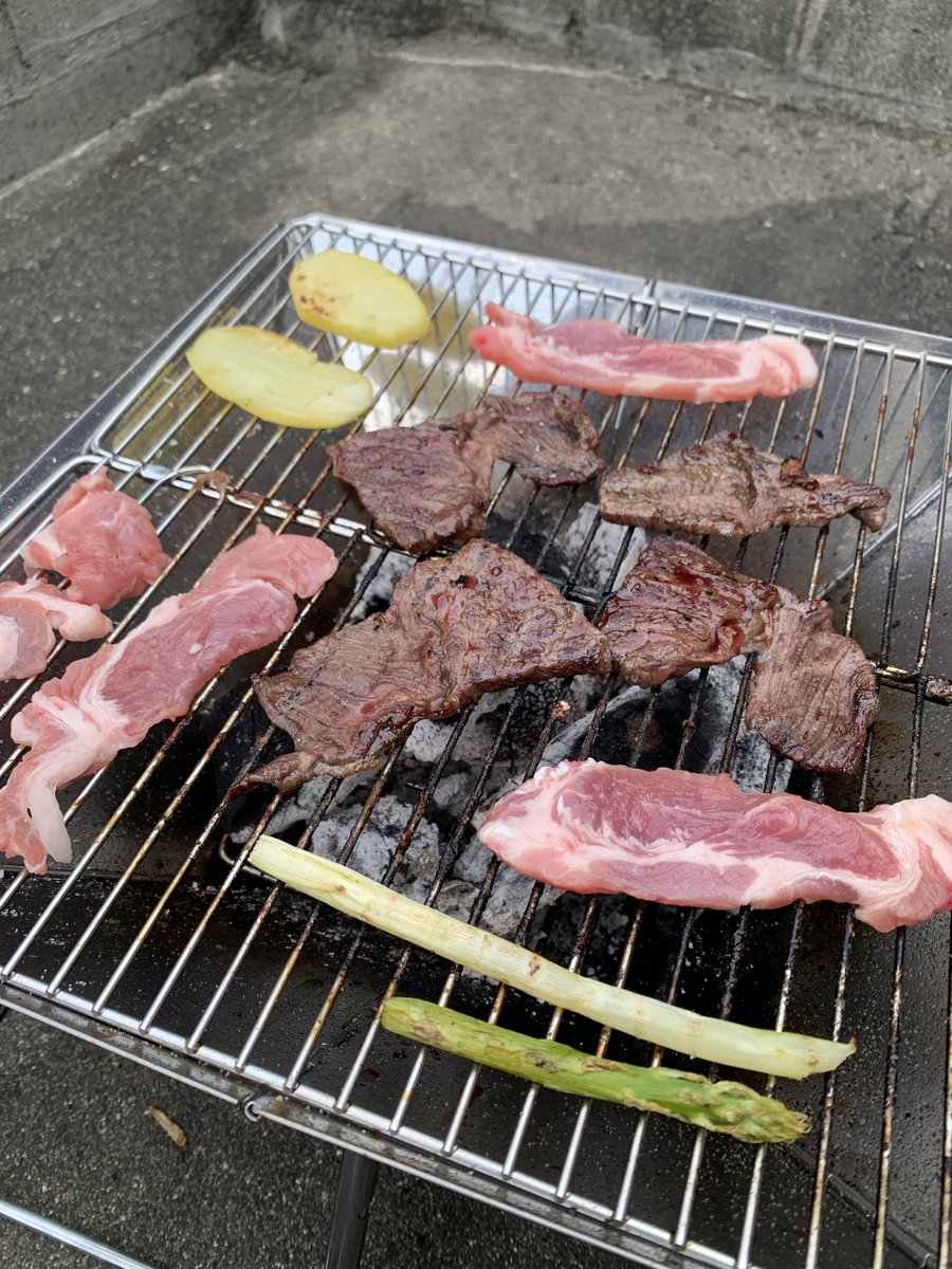 お庭でバーベキューPart2
牛肉より豚肉がめちゃくちゃ美味しかった〜
アスパラさんは最強♪