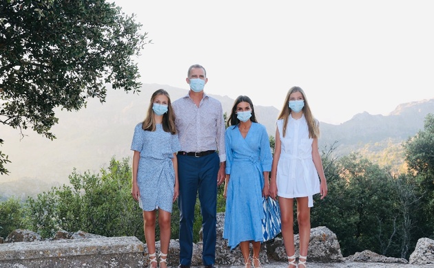 sacartoixa's tweet photo. LA FAMILIA REAL VISITARÁ LA CARTUJA. 
Sus Majestades los Reyes, don Felipe y doña Letizia, junto a sus hijas la Princesa Leonor y la Infanta Sofía visitarán la Real Cartuja de Valldemossa el próximo lunes, 1 de agosto, a las 19.30h. 
#cartujadevalldemossa #cartoixadevalldemosa https://t.co/PwDjYHASD5