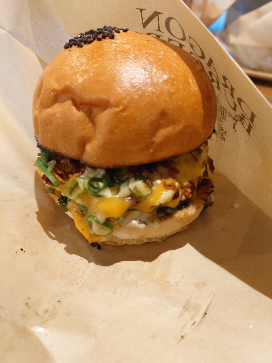 わさびバーガー食べてきた
自転車で6kmくらいの近場やしまた食べに行こう