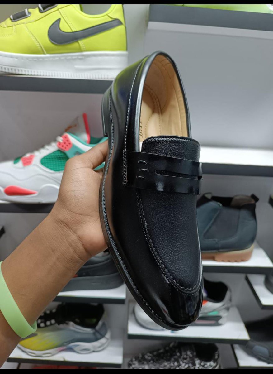 Mwangiey's tweet photo. Redhill shoes for official and casual ware
Sizes 40-44 for 2800
#MasculinitySaturday 
#FreakyGirl 
Mike sonko
Moses kuria
Kenya kwanza 
Sesko https://t.co/qxfovbuyFf