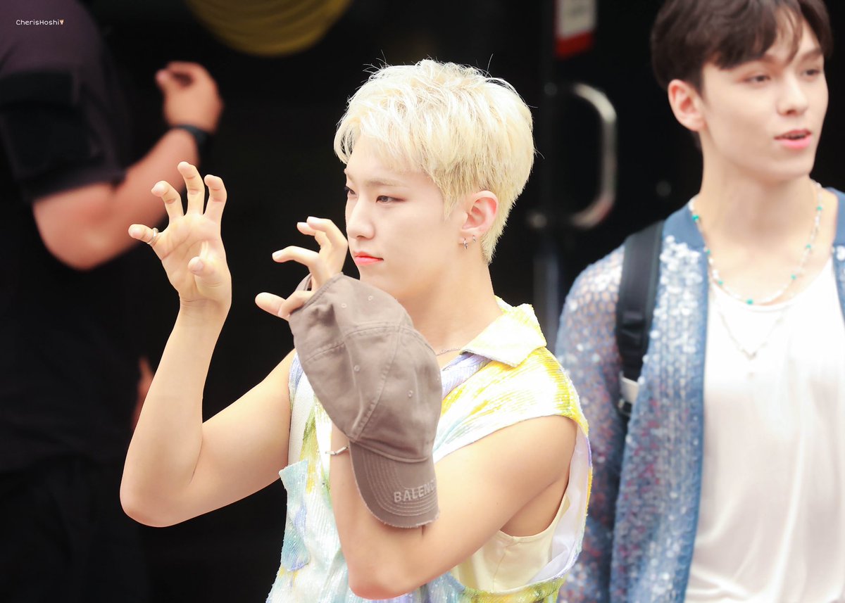 220722 뮤뱅 퇴근 
#SEVENTEEN   #세븐틴   #호시 #hoshi #권순영 #权顺荣 #ホシ