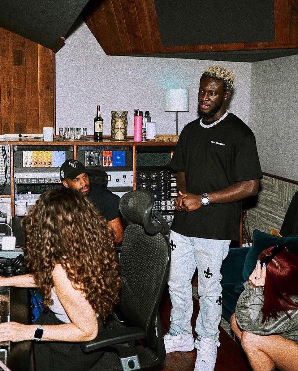 #BullySeason with <a href="/kelpvibes/">kelpvibes</a>

#deedsmag #creative #newmusic