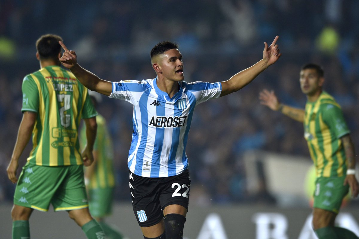 DTransferencias's tweet photo. FC Porto está disposto a oferecer ao Racing Avellaneda cerca de 15 milhões de euros por 80% do passe de Carlos Alcaraz, avança o jornal ‘A Bola’. https://t.co/F1CMoJ8cDU