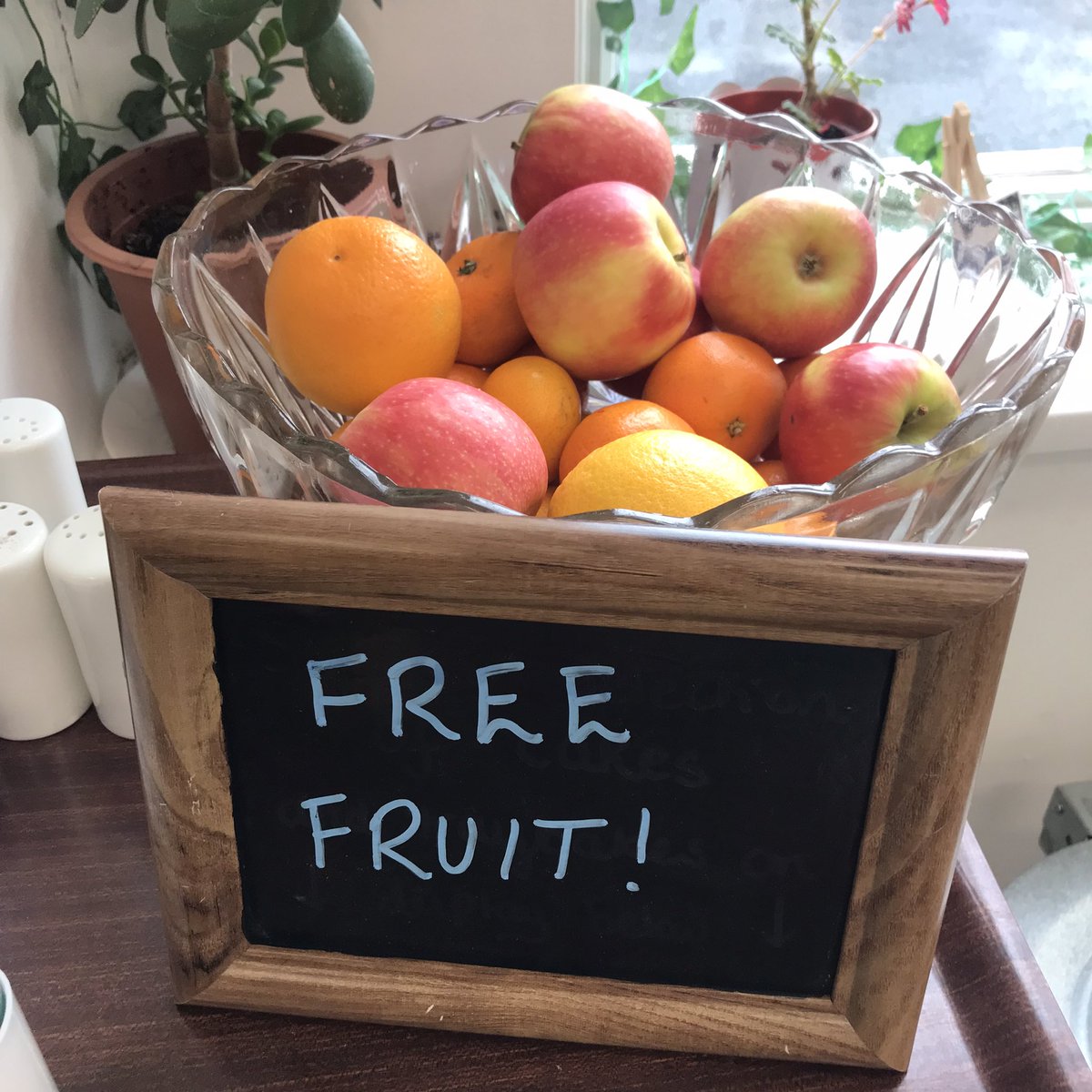 Always free fruit at the bank 🍊🍎🍒🍇🍉🍓🍋🍍🍌🍏🍈🍐🥝🥭
#chopwell #communitycafe #fightingfoodwaste