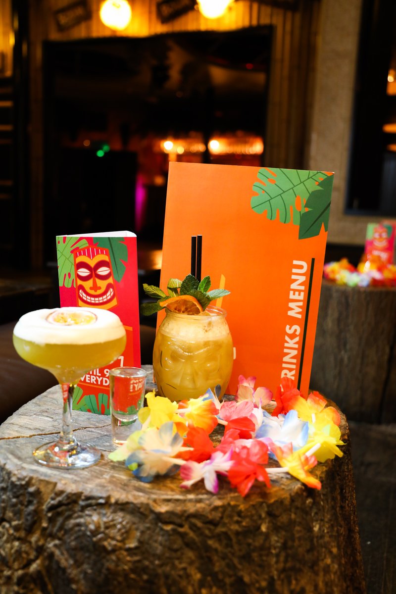 Happiness is a cocktail in each hand 🍹 🍹

Cheers to Saturdays and 2-4-1 Cocktails until 9pm 💃

Who's joining us? 

#bambu #bambubeachbar #bambuswansea #tikicocktails #aloha #tikitime #cocktailsswansea