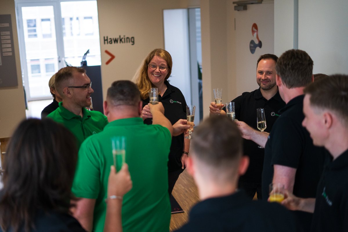dev.house GmbH tweet media