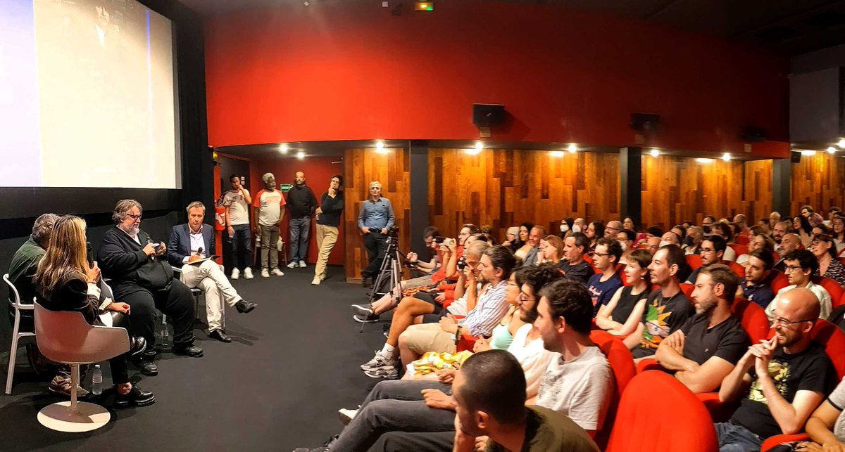 ParisCinemaClub's tweet photo. [Masterclass] 📹
C'était il y a un mois, #KimMorgan et #GuillermodelToro présentaient NIGHTMARE ALLEY (+1h), LE CRI, L'INCONNU DU NORD-EXPRESS et CRIME PASSIONNEL 🤩

Revivez en vidéo ce moment exceptionnel avec @SunsetGunShot et @RealGDT. Rdv sur Ytb ⤵️
https://t.co/RzfROdlnlX https://t.co/dNPT5z9uEJ