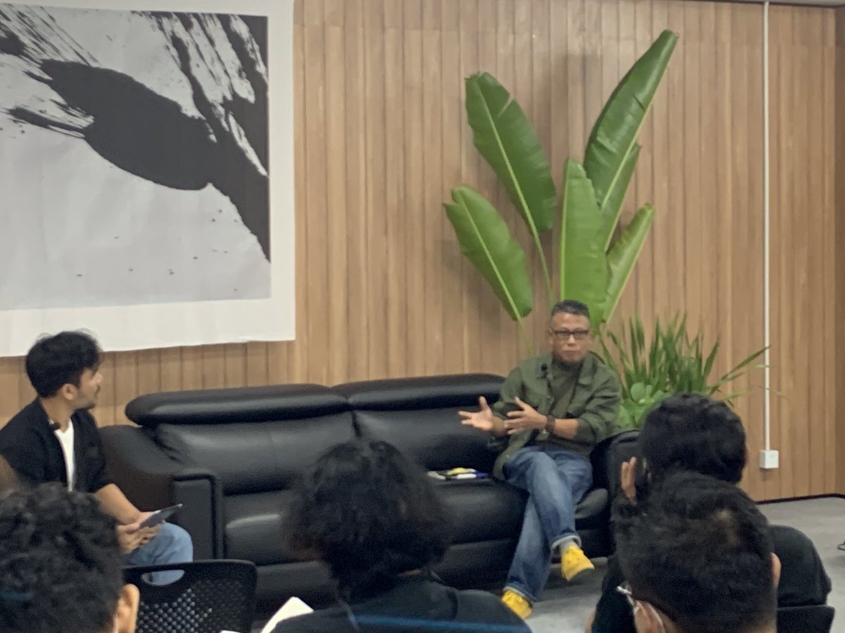 h3ru_h's tweet image. Peluncuran buku puisi Nirwan Dewanto, Dua Marga, di Pusat Dokumentasi Sastra HB Jassin, TIM, Sabtu, 30 Juli 2022.