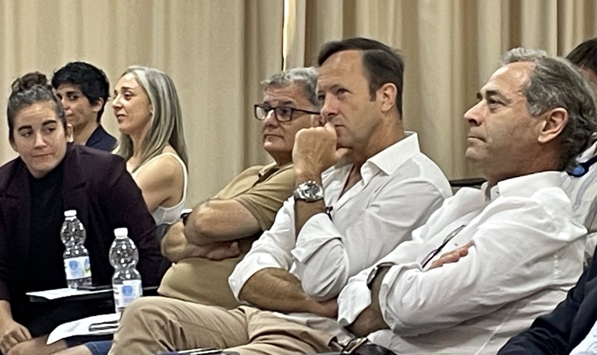 #FERugby | 🗳 Realizado el recuento, <a href="/Carloshansen2/">Juan Carlos Martín Sánchez, Hansen</a> gana por mayoría absoluta al sacar 50 votos, seguido por <a href="/PGR_RUGBY/">Patricia GARCIA RODRIGUEZ | OLY</a> con 8 <a href="/CeBeKi/">Iñaki Vergara</a> con 8 y un voto en blanco. 

#AsambleaGeneralFERugby #EleccionesFERugby
<a href="/deportegob/">CSD</a> <a href="/COE_es/">Comité Olímpico Español</a>