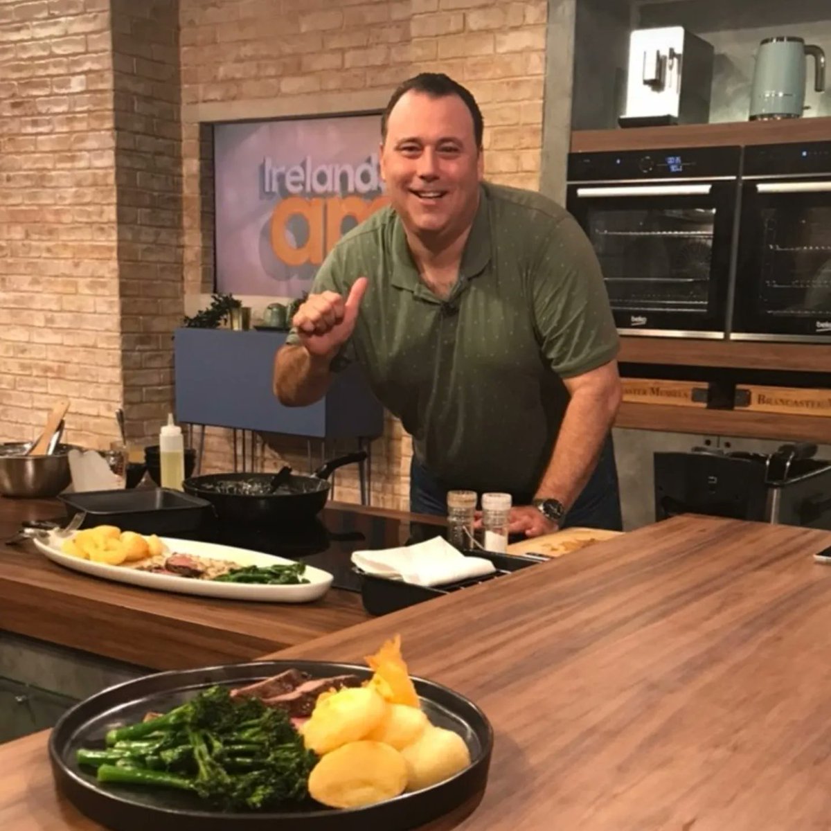 Our Executive Chef Dean has been busy on the site of @irelandamvmtv this morning cooking delicious steaks for @elainecrowleytv & @simondelaneyesq 🤍 #chefsatbreaffy #deandiplock #mayo #goodfoodireland #irelandam #foodadventuresatbreaffy #localsuppliers #breaffyhouseresort