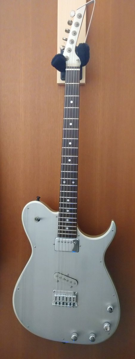 MUKKUNbyMUTSUZO's tweet photo. たまにはコイツを弾こう
RAZO GLAYN 723G
今度のBOØWYセッションに持っていこうかな(^^)
#布袋寅泰
#RAZO
#GLAYN
#723G https://t.co/Amcgremrtq