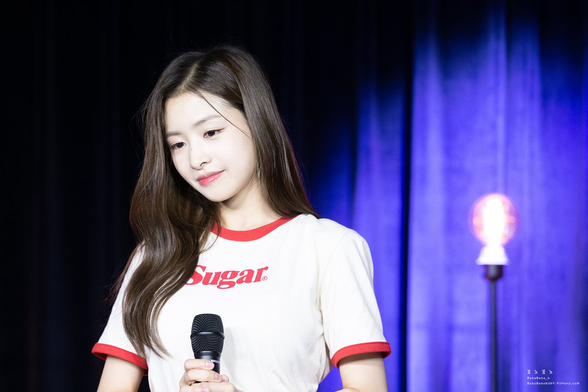 BonoBono_u's tweet photo. 220724 김채원 팬미팅 1부
#김채원 #사월에게 #첫번째팬미팅 
#에이프릴 @chaeni_1108 

오랜만에 너무 반가웠어 🙇‍♂️🙇‍♀️🙇
첫번째 단독 팬미팅 축하해! https://t.co/8M4tnoS2fi