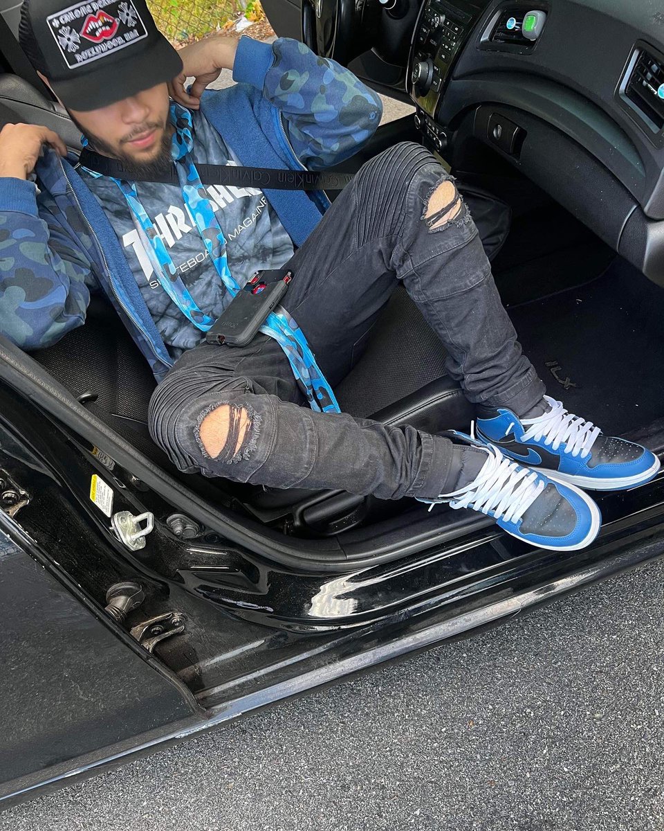 RJuggz's tweet photo. At the 🔝 it get lonely idk who got me 🤷🏽‍♂️💯 https://t.co/PWzslydGIa
