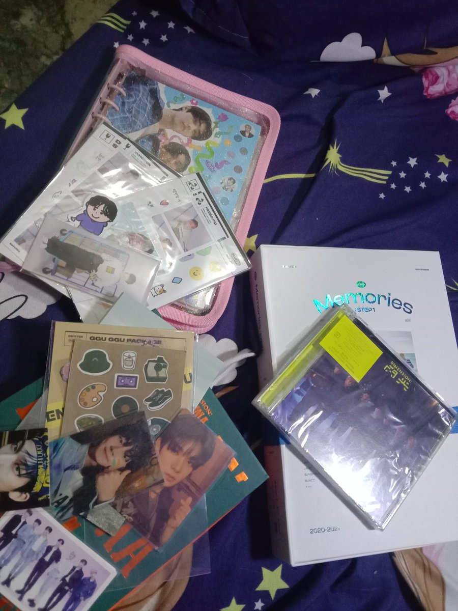 enhavility's tweet photo. Going home for these things! Thank you so much, bub! @heed3ungee super daming freebies. Got the album for FREE! super the best at ang bilis ng shipping nauna pa saakin. Thank you for letting me have your Memories DVD! I'm sure may nect time pa 💗 https://t.co/g4PUxGamwb
