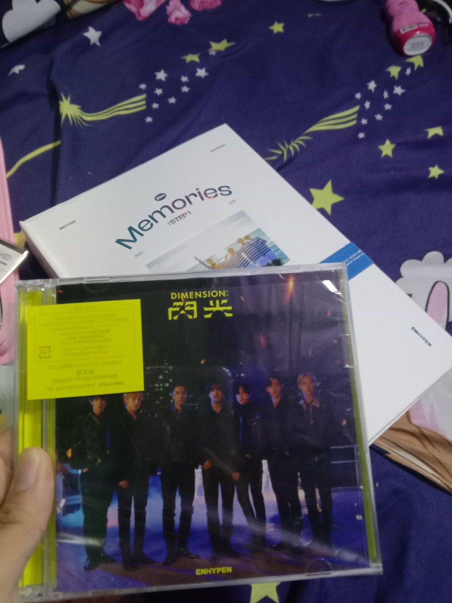 enhavility's tweet photo. Going home for these things! Thank you so much, bub! @heed3ungee super daming freebies. Got the album for FREE! super the best at ang bilis ng shipping nauna pa saakin. Thank you for letting me have your Memories DVD! I'm sure may nect time pa 💗 https://t.co/g4PUxGamwb