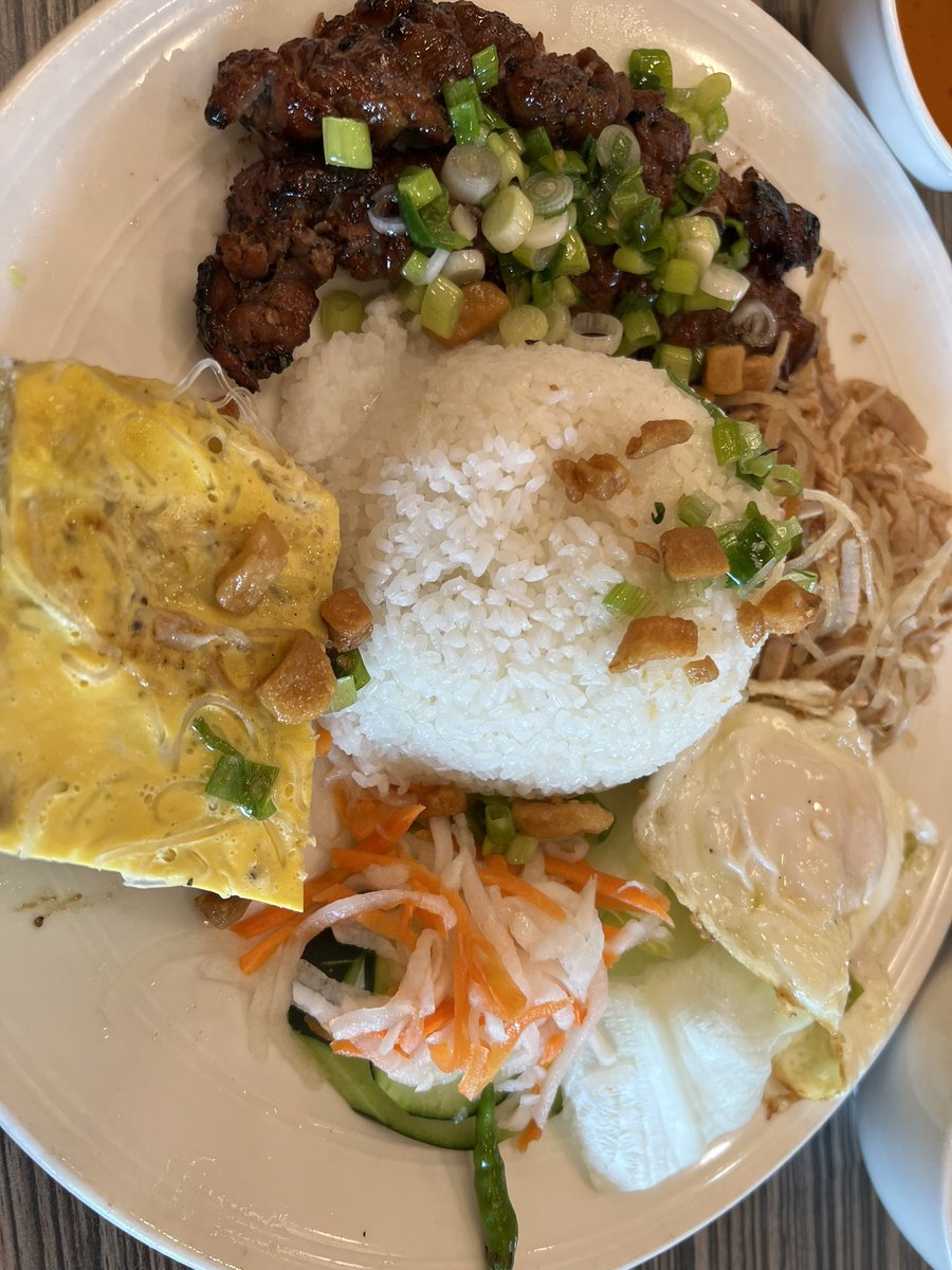 HomeVietFood's tweet photo. Rice plate with bbq pork for dinner https://t.co/BVn0ViVcEk